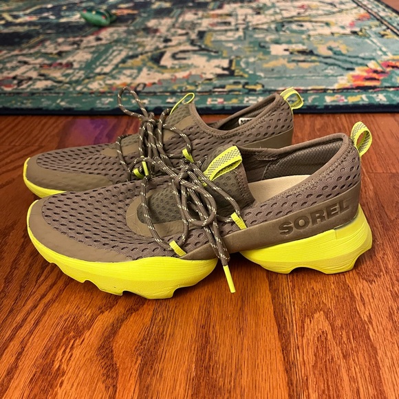 SOREL Kinetic Impact Lace Women’s Sneakers size 8.5 *Excellent Used Condition* - Picture 2 of 4
